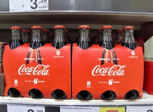 A picture of bottles of coke kept in a six pack-Crazy Facts about Coca Cola