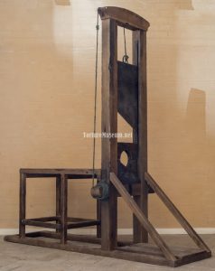 A picture of the guillotine exhibited at the Torture Museum