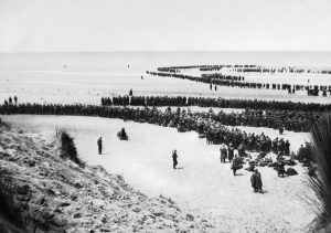 A picture depicting British troops- Dunkirk Evacuation