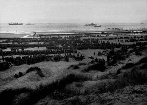 A picture of troops awaiting rescue- Dunkirk Evacuation