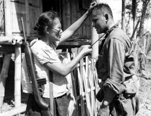 A picture of Fernandez demonstrating her killing method to an American soldier