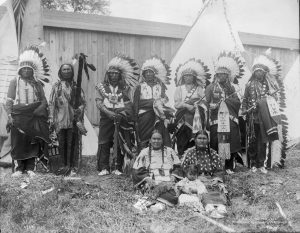 A picture of the chief and his clan